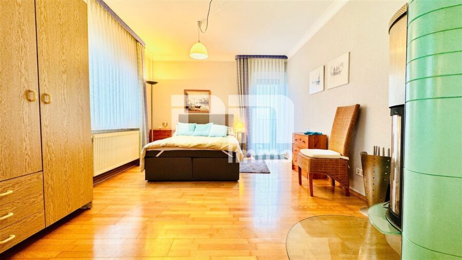 (R)eserviert!Sanierter Zweigenerationen-Traum mit Pooloase und autarker Zukunftsvorsorge - WE2 OG Wohn / Esszimmer / Zugang Balkon